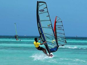 300×225-images-stories-regaty_windsurfing