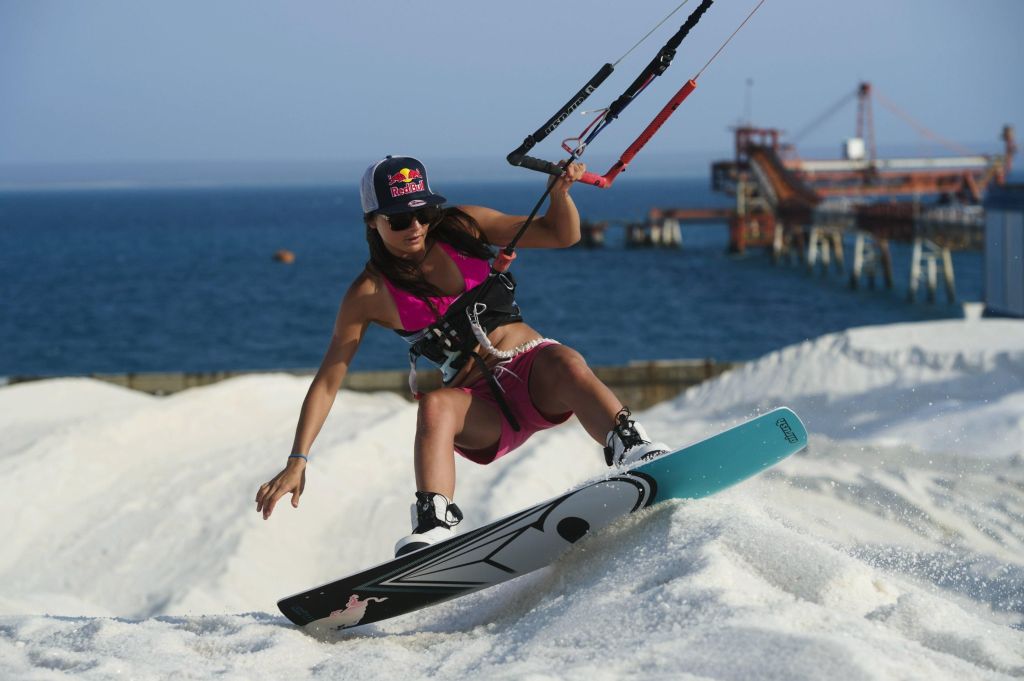 Bruna Kajiya_Riding On Salt_fot. Marcelo Maragni_Red Bull Content Pool